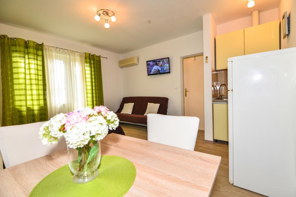 Apartments Sonja Tučepi Екстериор снимка